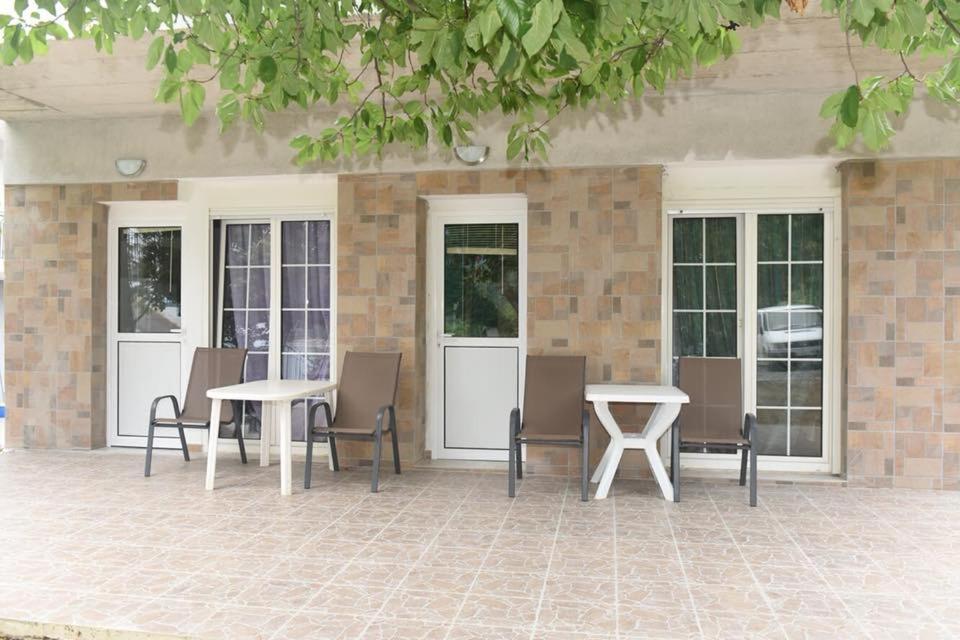 Villa Leonidas Koutsoupia Kokkino Nero Bagian luar foto