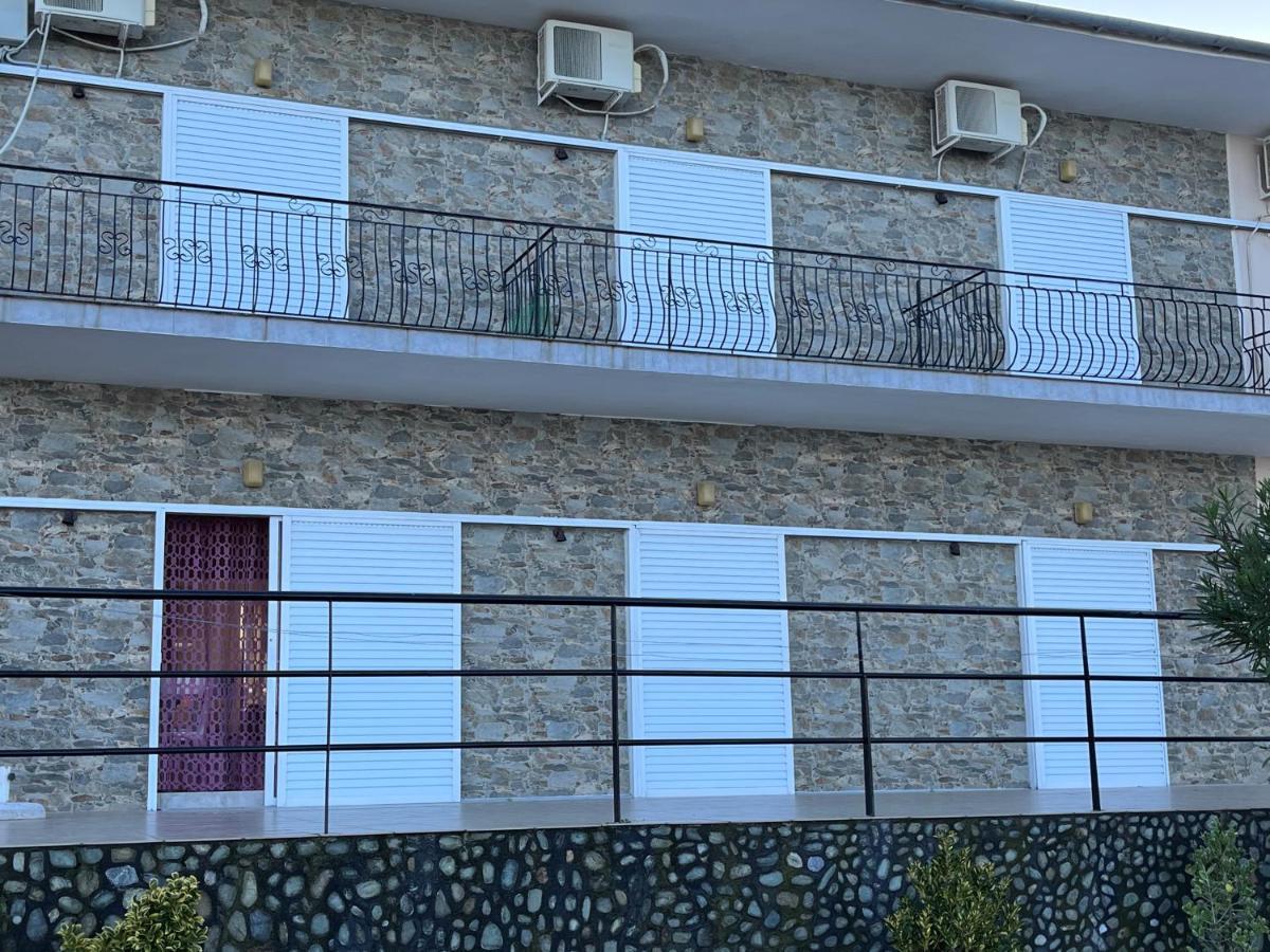 Villa Leonidas Koutsoupia Kokkino Nero Bagian luar foto