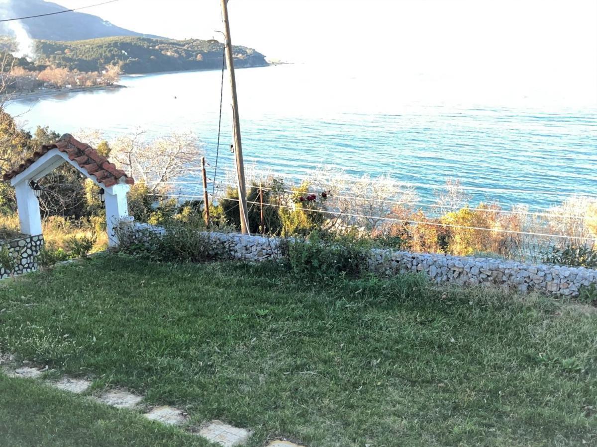 Villa Leonidas Koutsoupia Kokkino Nero Bagian luar foto