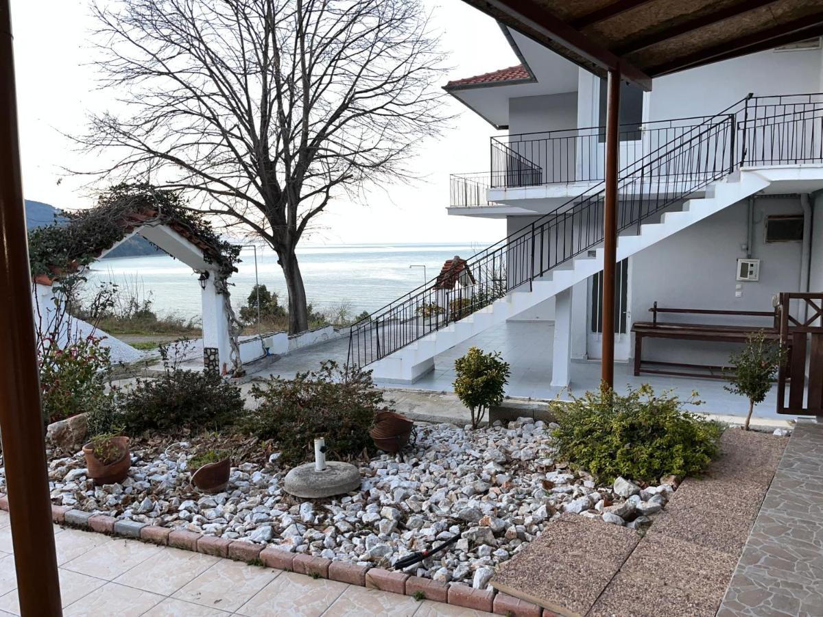 Villa Leonidas Koutsoupia Kokkino Nero Bagian luar foto